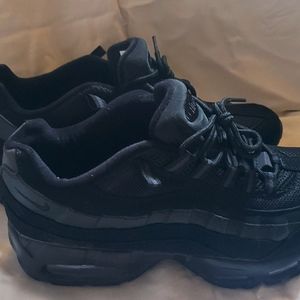 NIKE AIR MAX 95 ESSENTIAL.